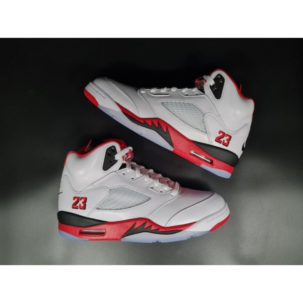 Jordan 5 Retro Fire Red Black Tongue (2025). SIZE 9 - HQ7978-101